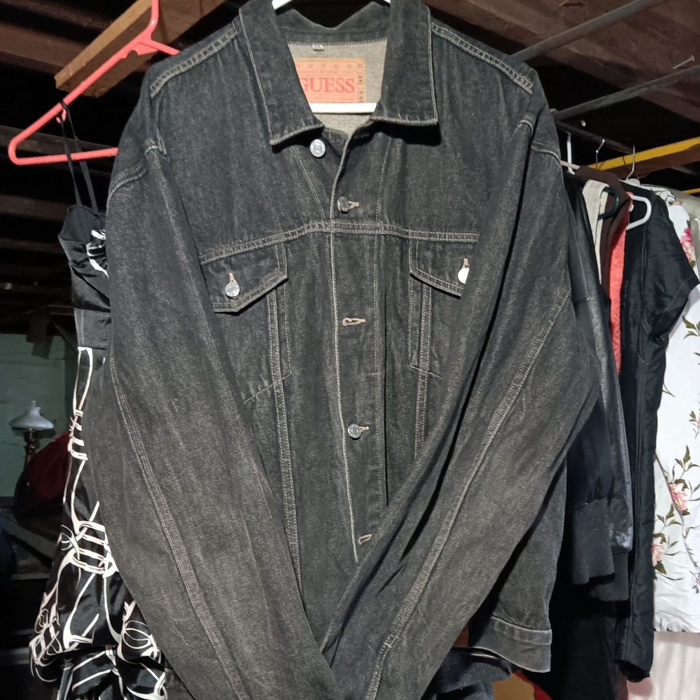 Guess men's dark wash denim truckers jacket